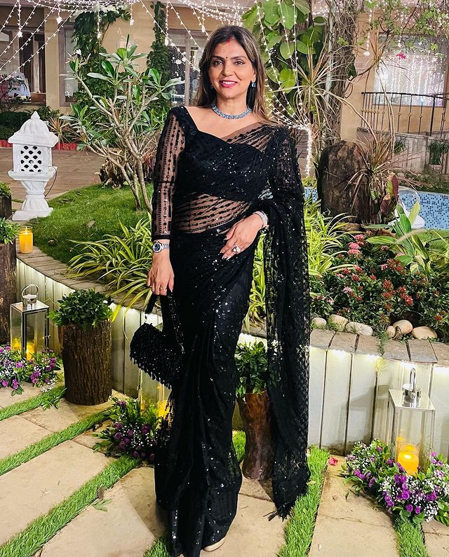 Designer Black Sequins Saree With Unstitched Blouse - Image 3