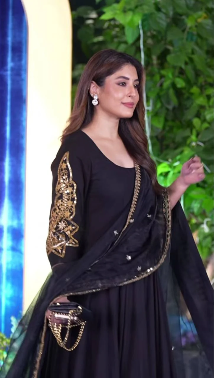 Prakriti Black Premium Festive Suit with Rich Golden Motifs and Organza Dupatta - Image 7