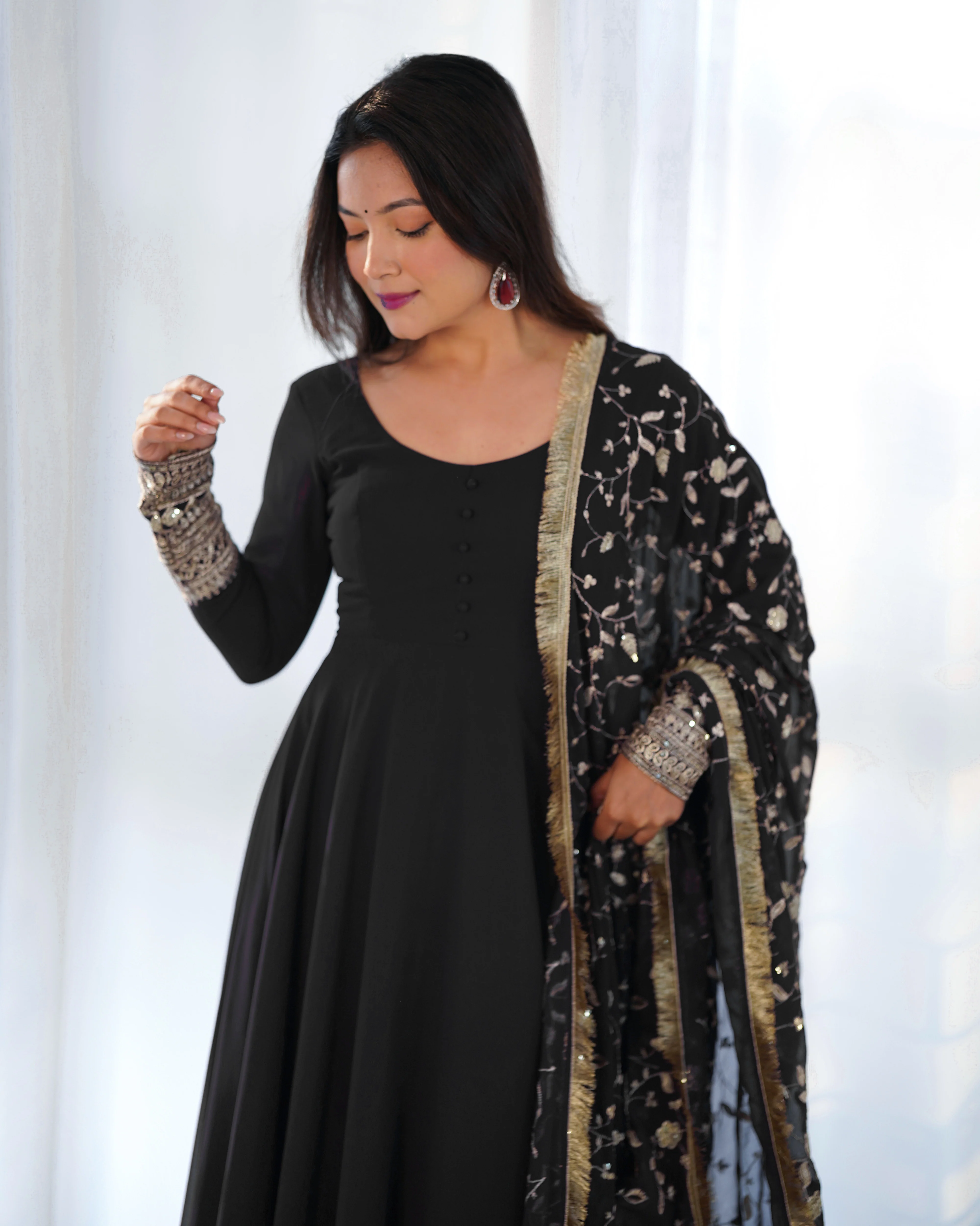 Presenting Black Georgette Gown Dupatta Full Set With Pent Ready To Wear - Image 3