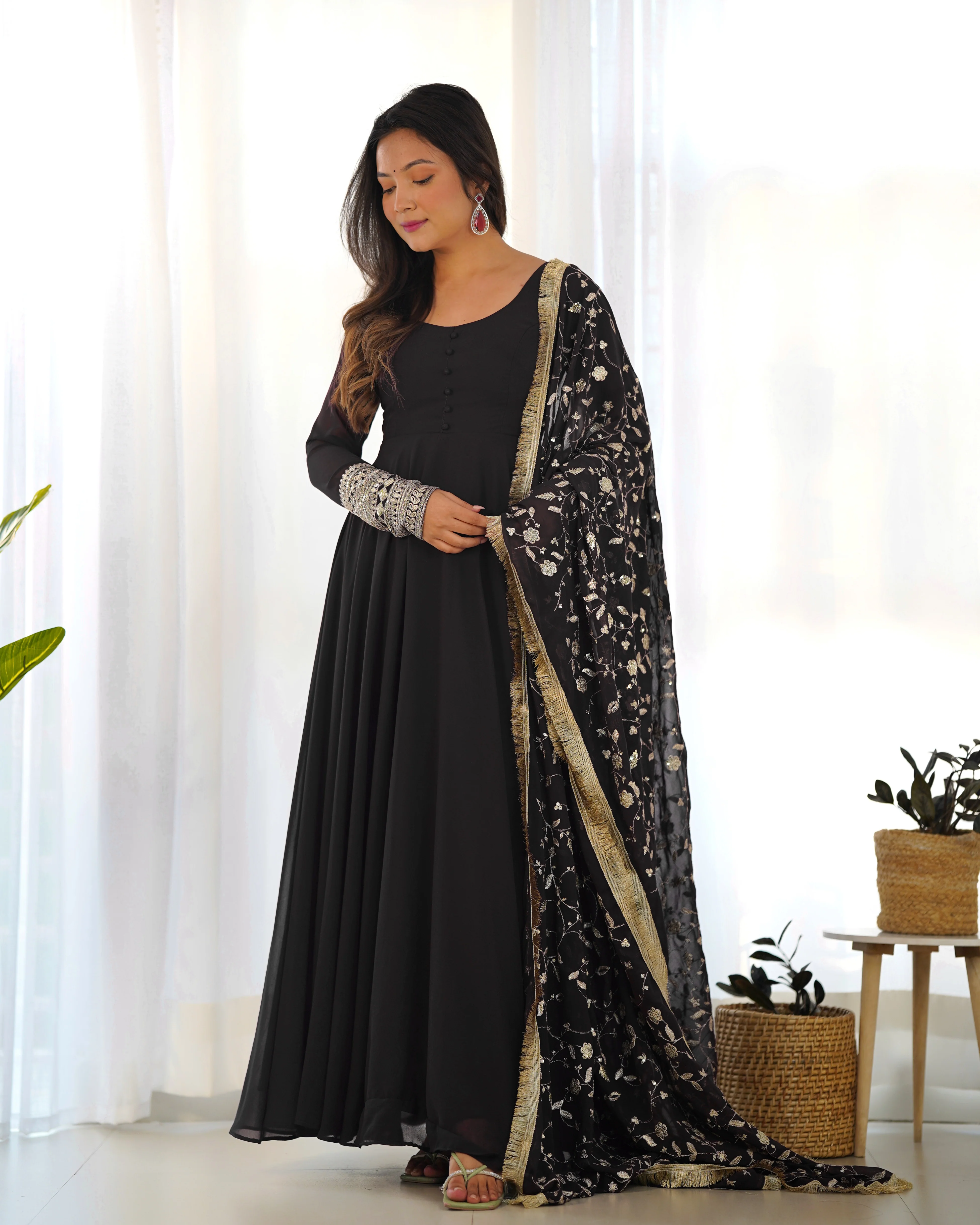 Presenting Black Georgette Gown Dupatta Full Set With Pent Ready To Wear - Image 5