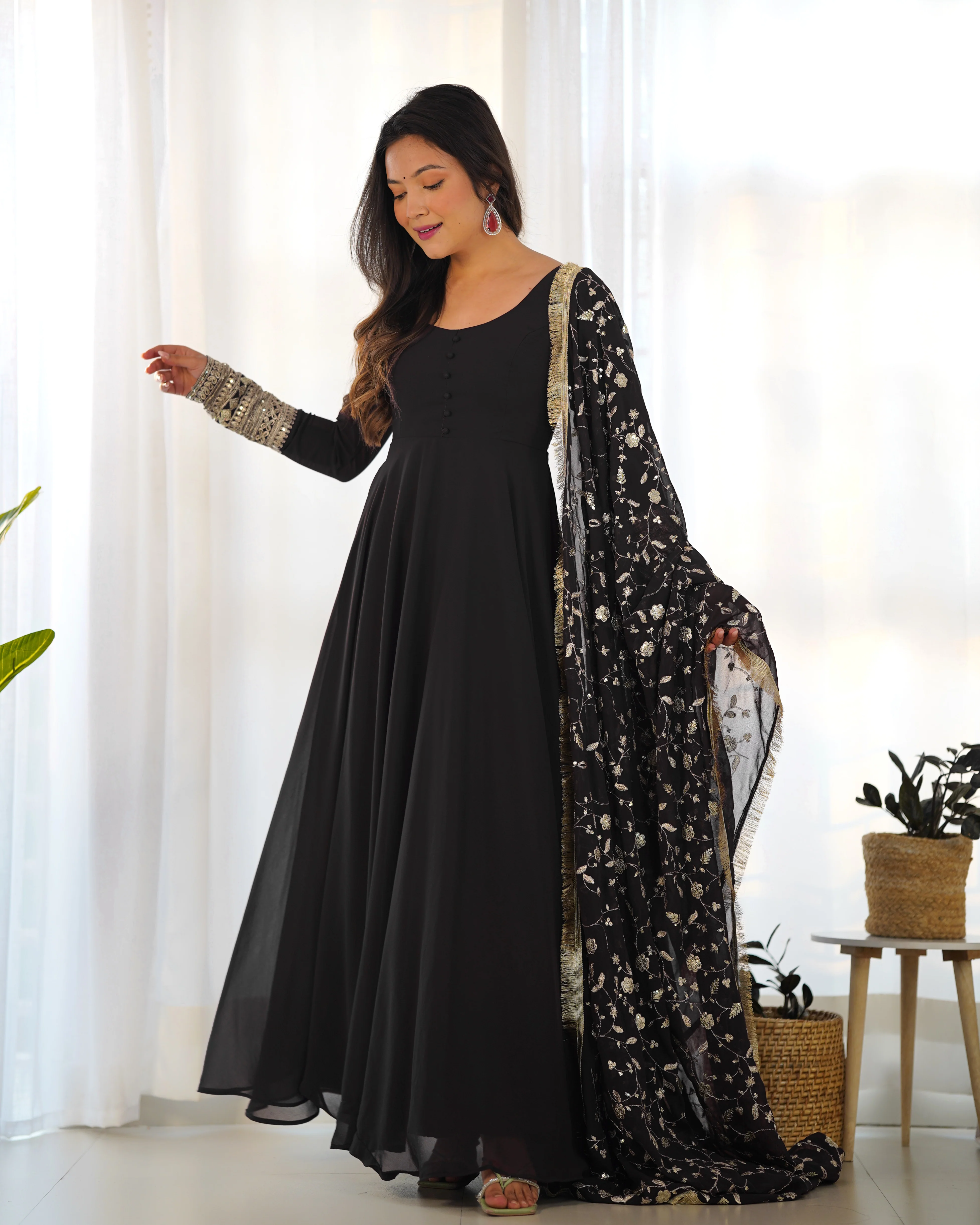 Presenting Black Georgette Gown Dupatta Full Set With Pent Ready To Wear - Image 6